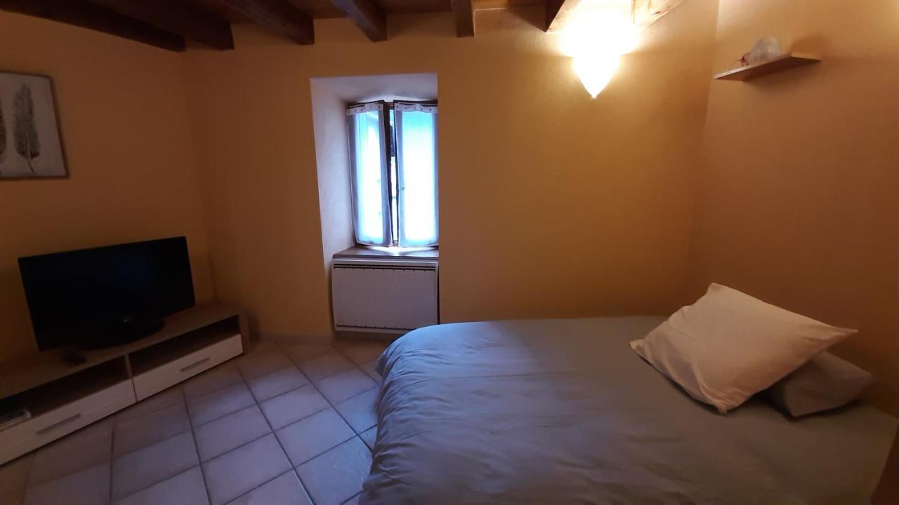 Petite Maison De Village Situee Entre Lacs, Cascades Et Montagnes Virieu-le-Grand エクステリア 写真