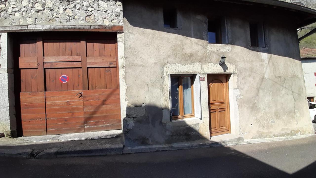 Petite Maison De Village Situee Entre Lacs, Cascades Et Montagnes Virieu-le-Grand エクステリア 写真